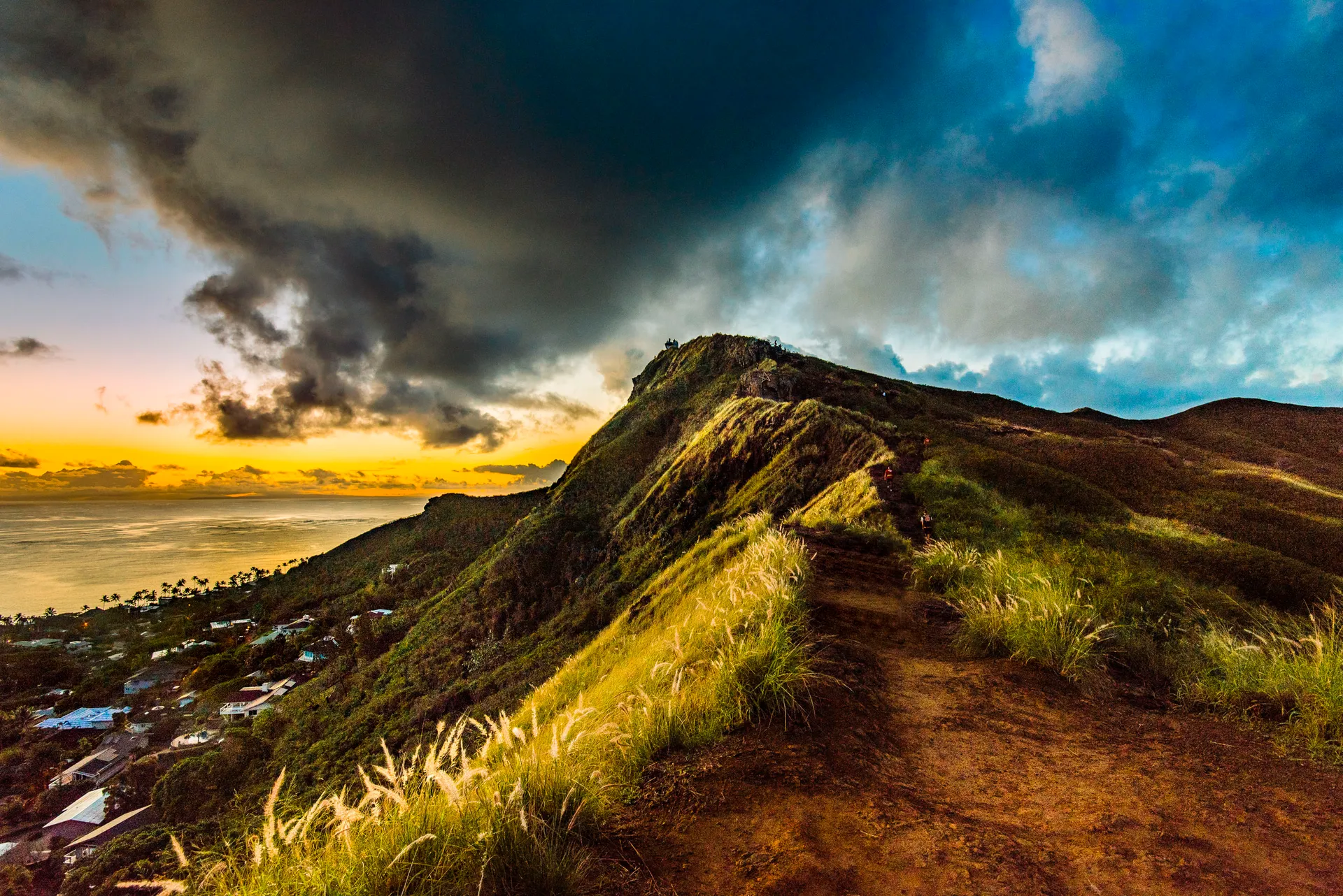 7 Photos to Convince You That Hiking to Oahu's Lanikai Pillboxes for Sunrise Is Totally Worth It