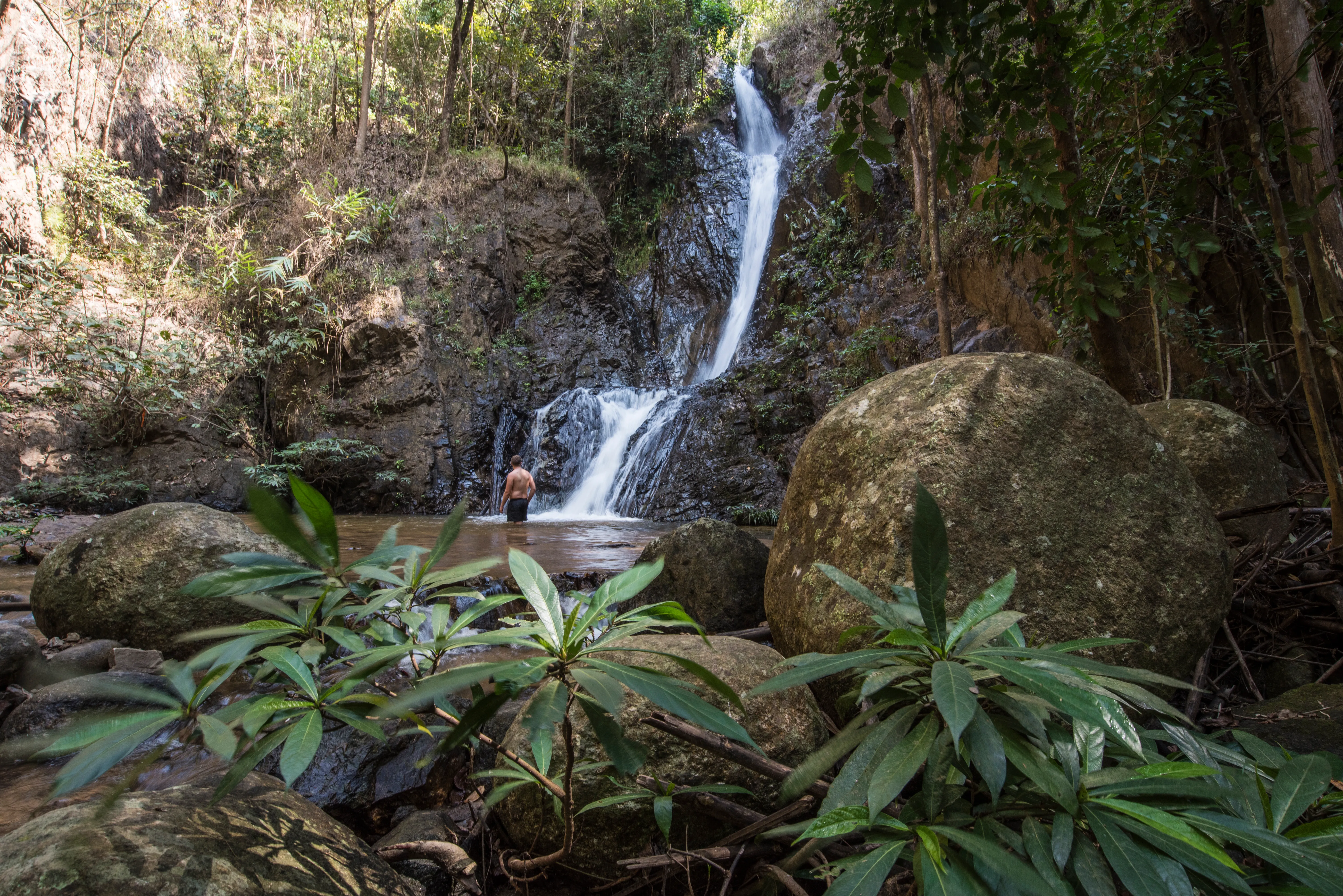 Hike to Mae Yen Waterfall