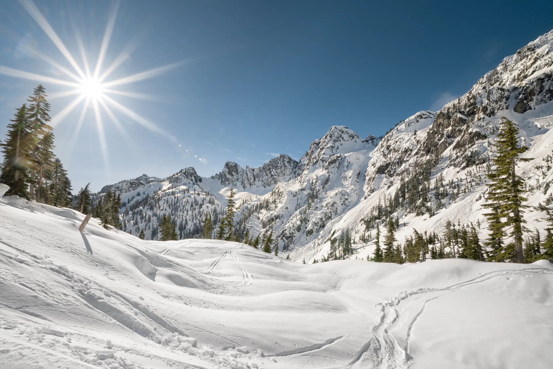 Snowshoe to Source & Snow Lakes via the Alpental Access Trail