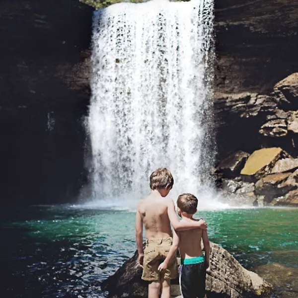 The 5 Best Tennessee Waterfall Hikes You Can Do with Kids