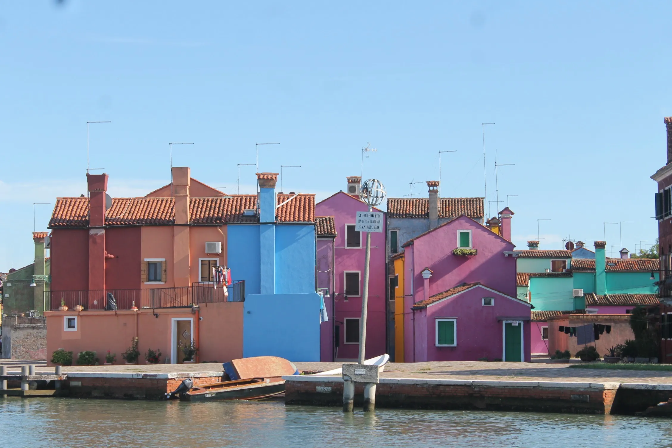 Take the Boat Tour of Venecian Islands