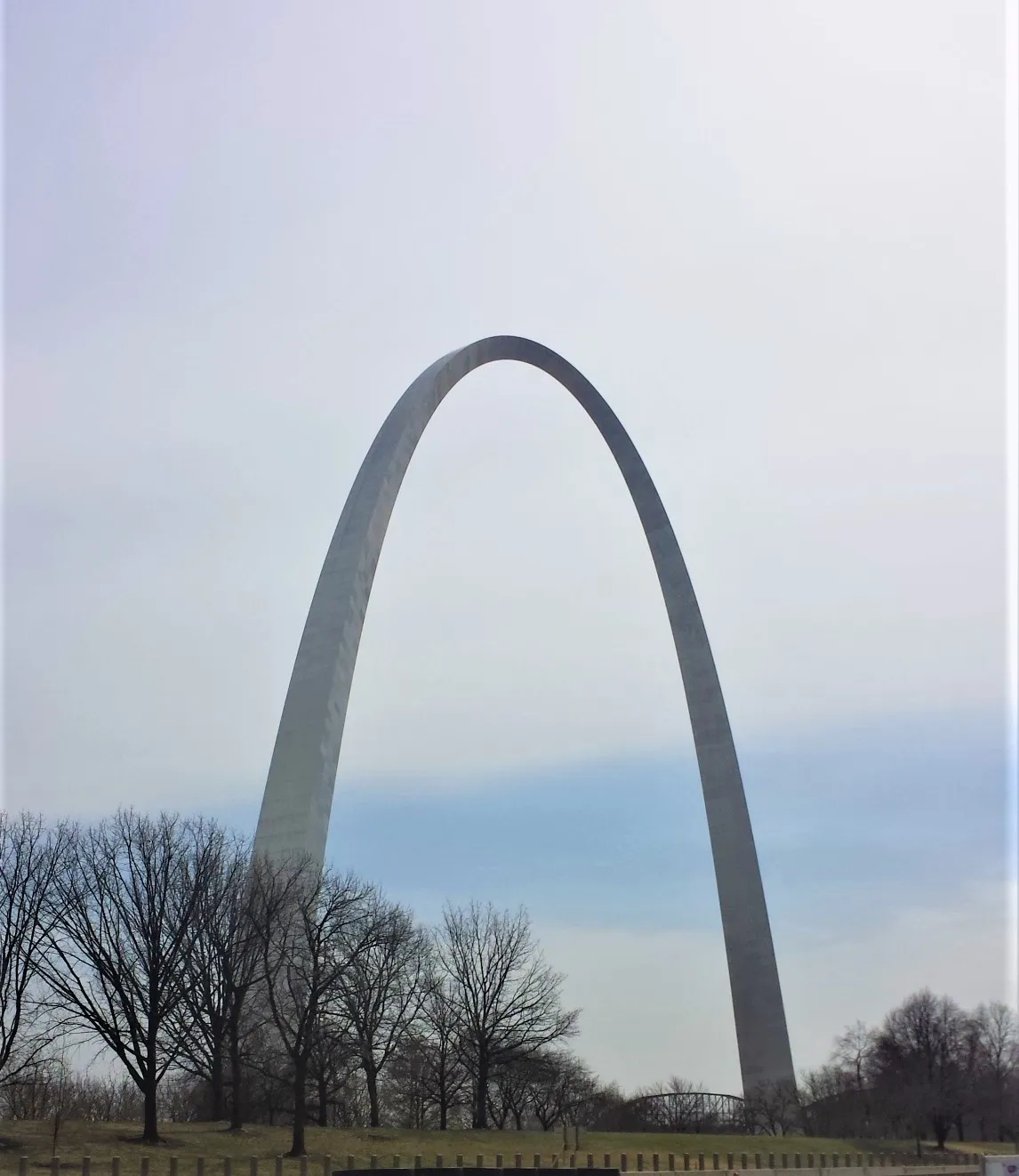 Photograph the Gateway Arch