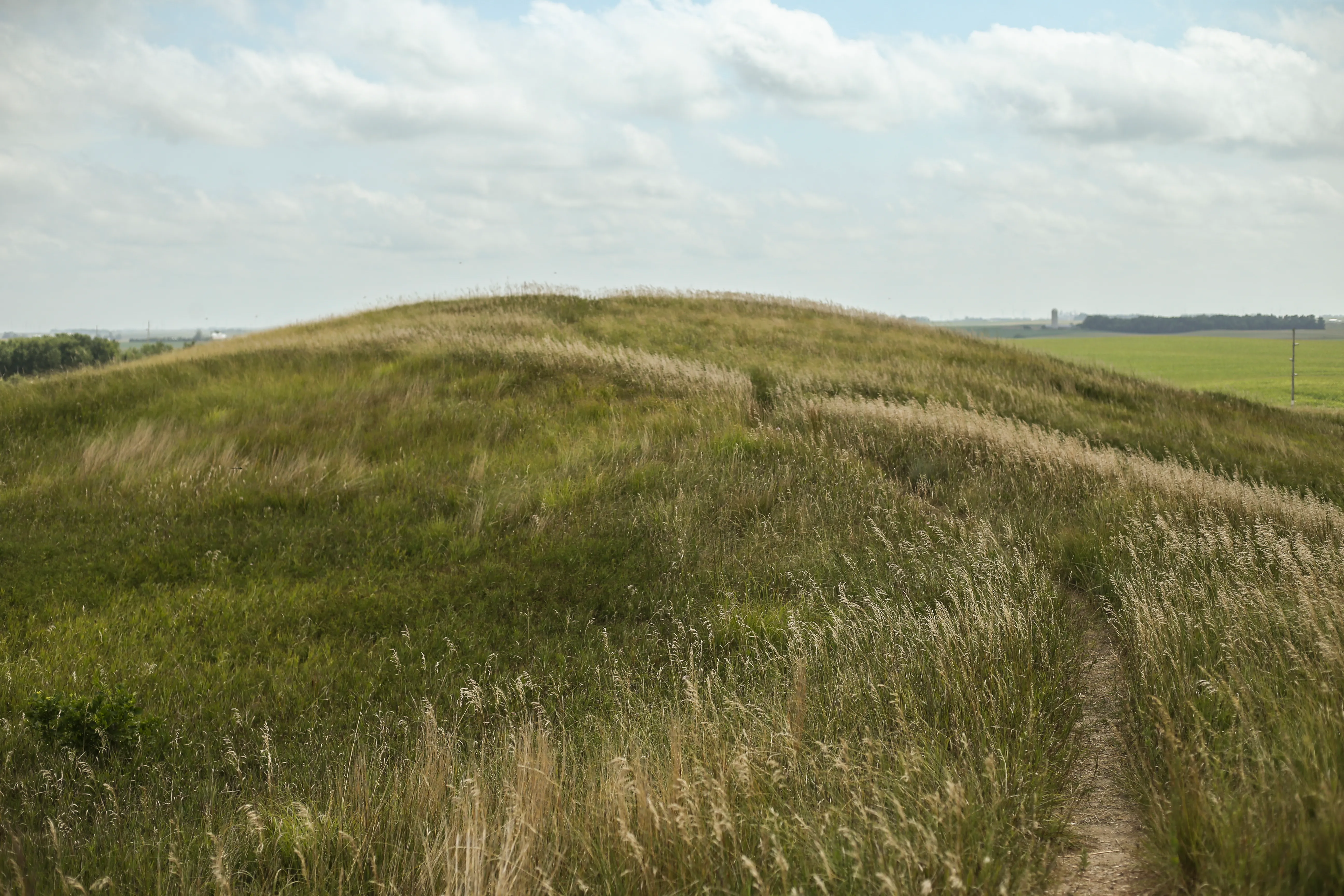 Hike up the Ocheyedan Mound 
