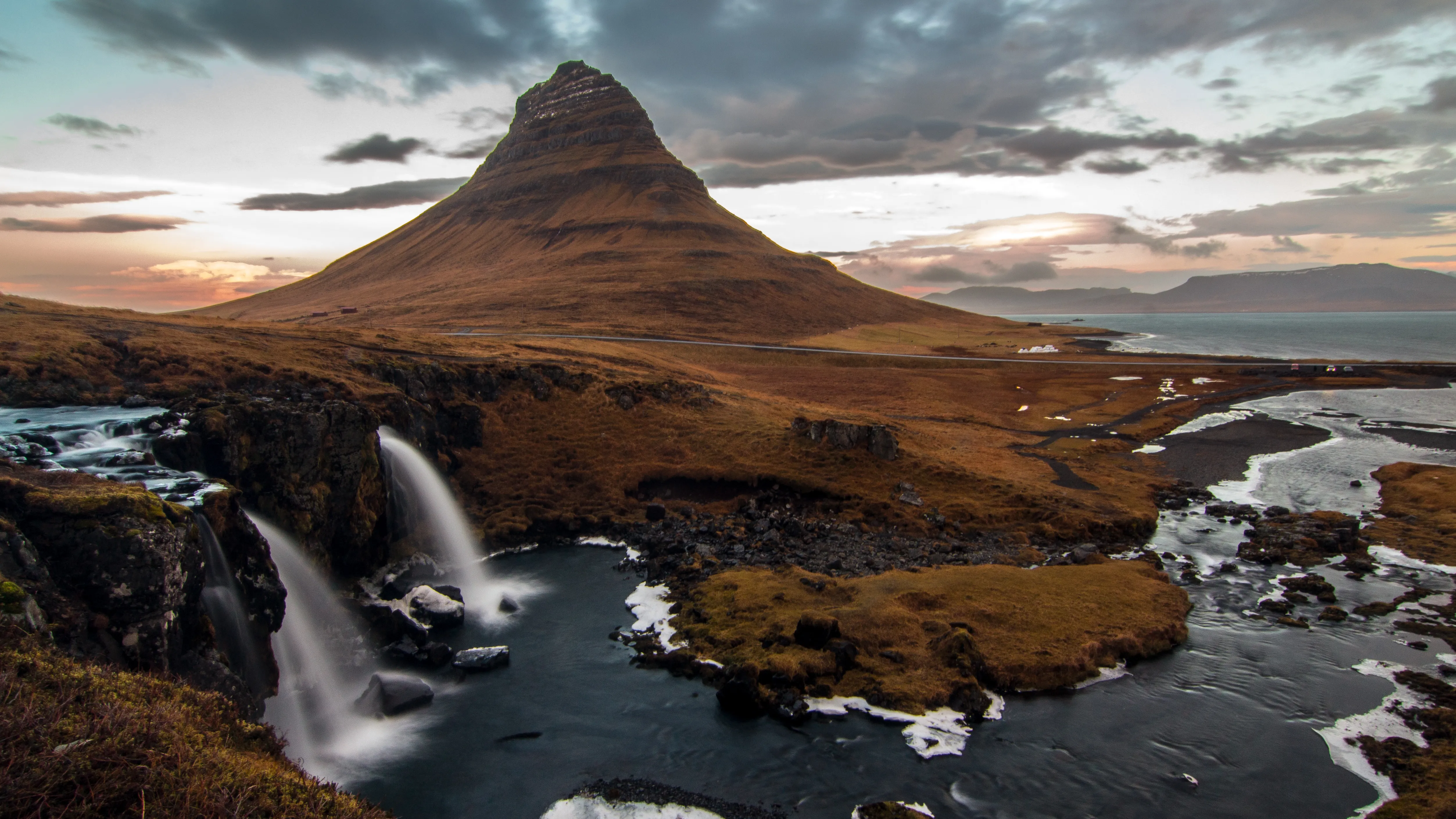 Kirkjufell and Kirkjufellsfoss