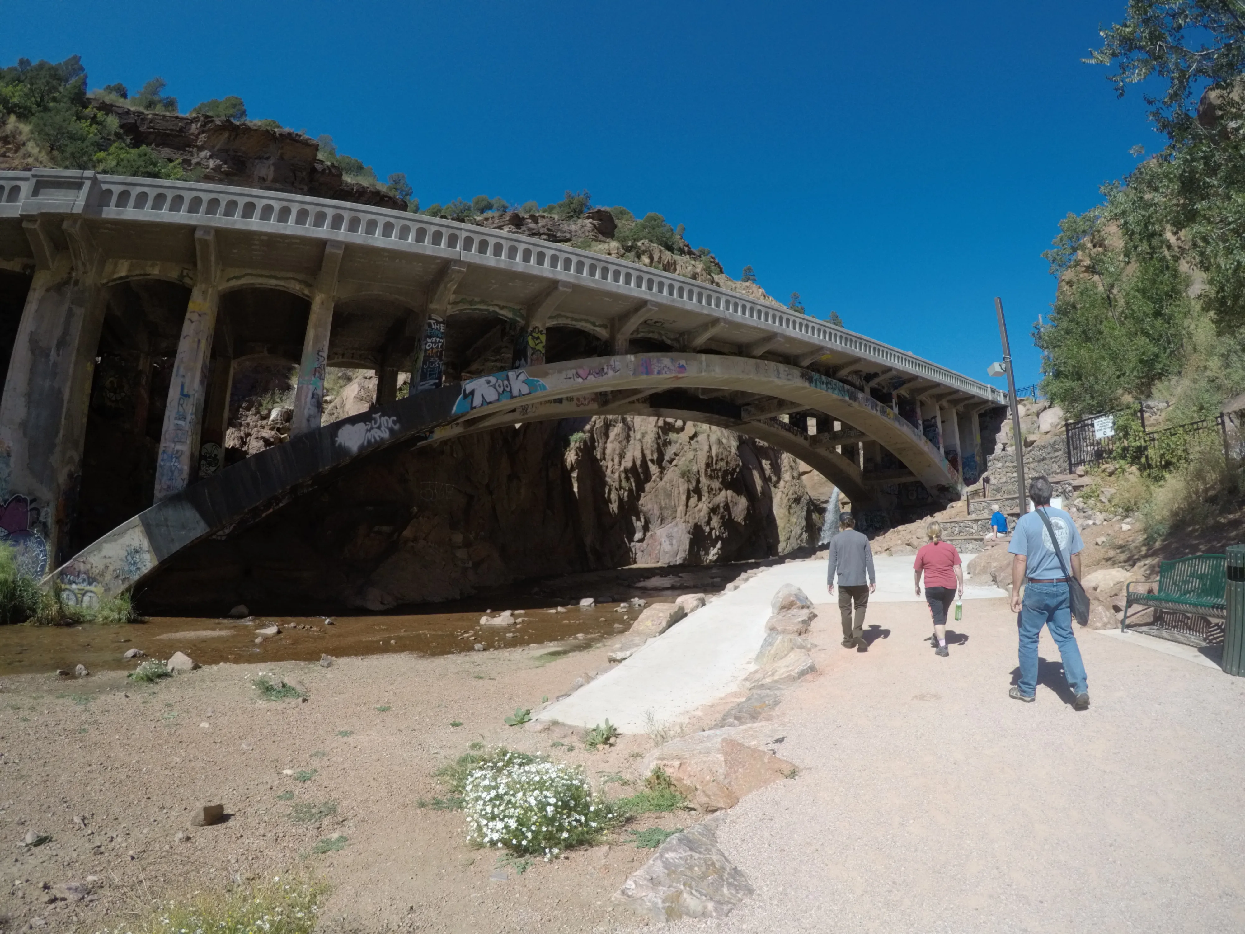 Walk to Rainbow Falls