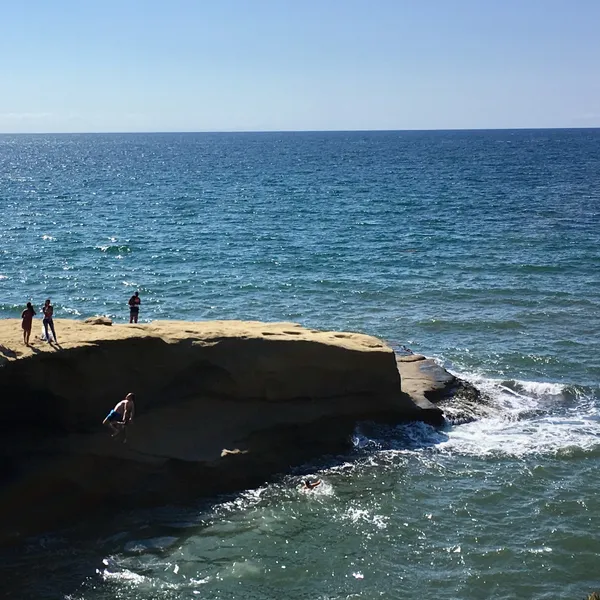 3 Things to Keep in Mind While Cliff Jumping