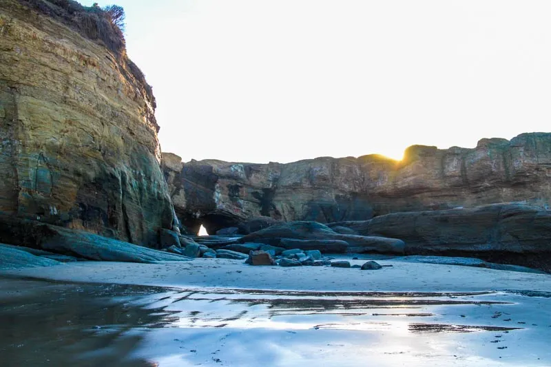 Explore the Devils Punchbowl Arch