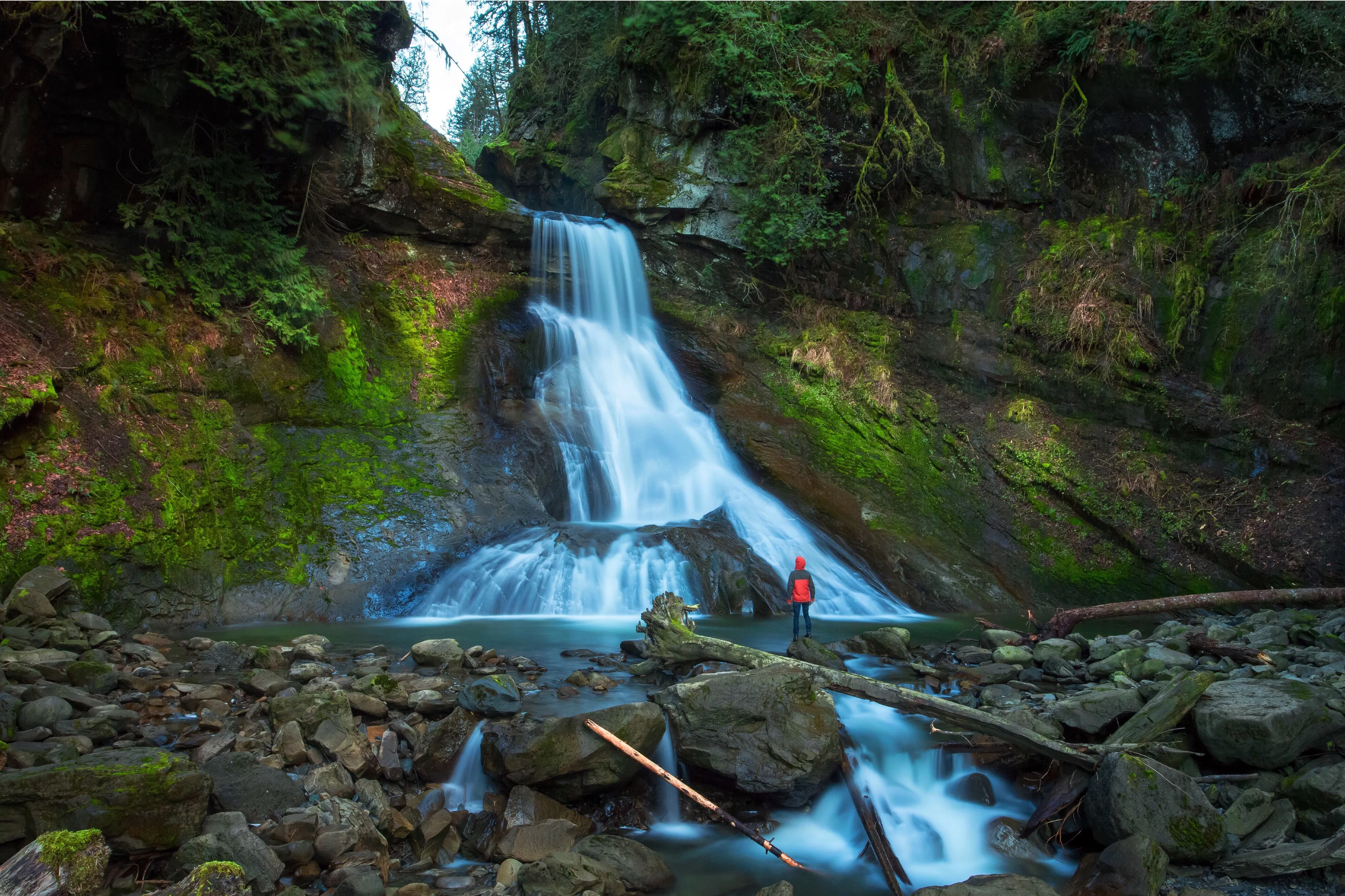 Hike to Racehorse Falls