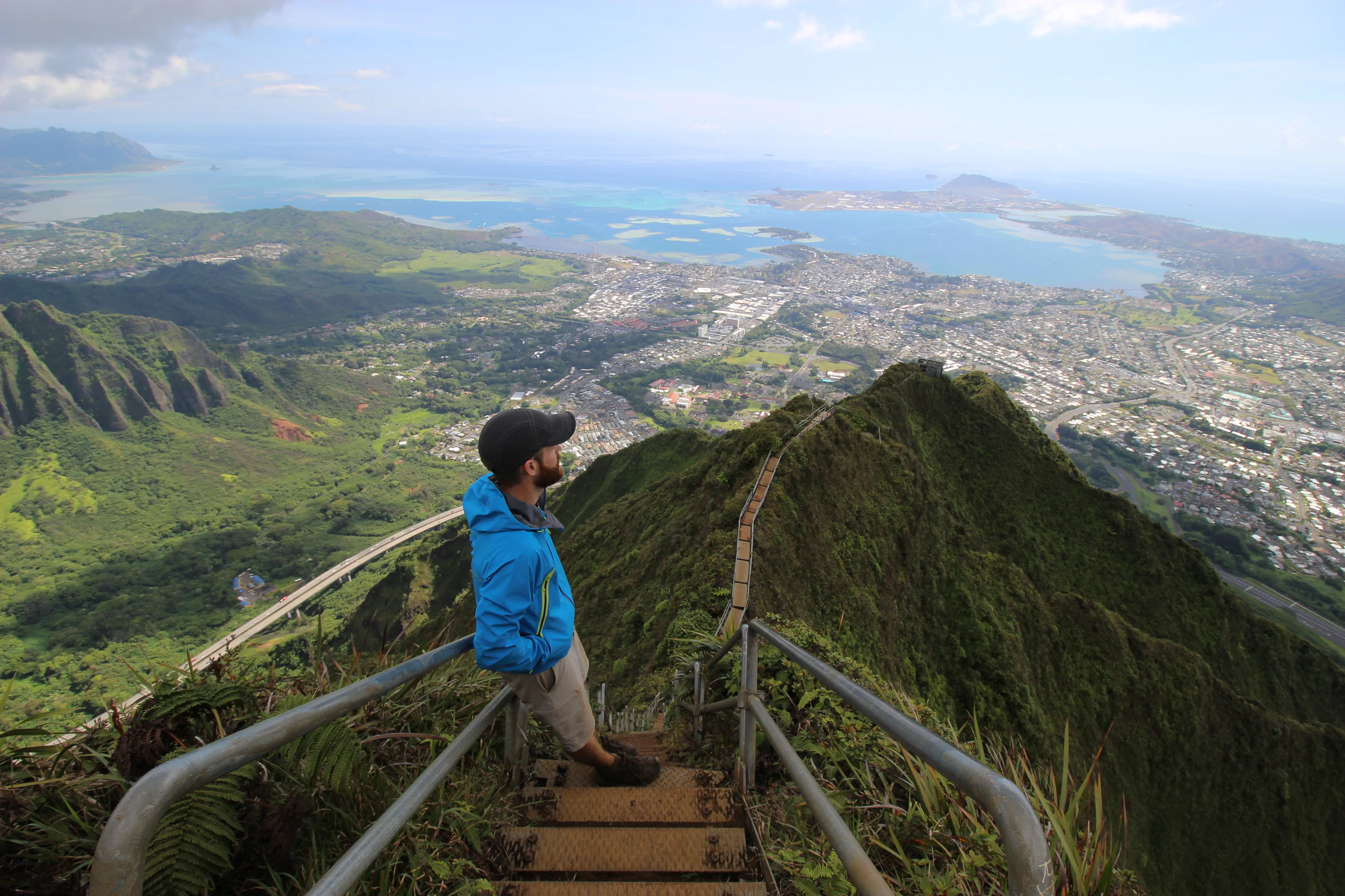 Moanalua Middle Ridge Trail to the Haiku Stairs Peak