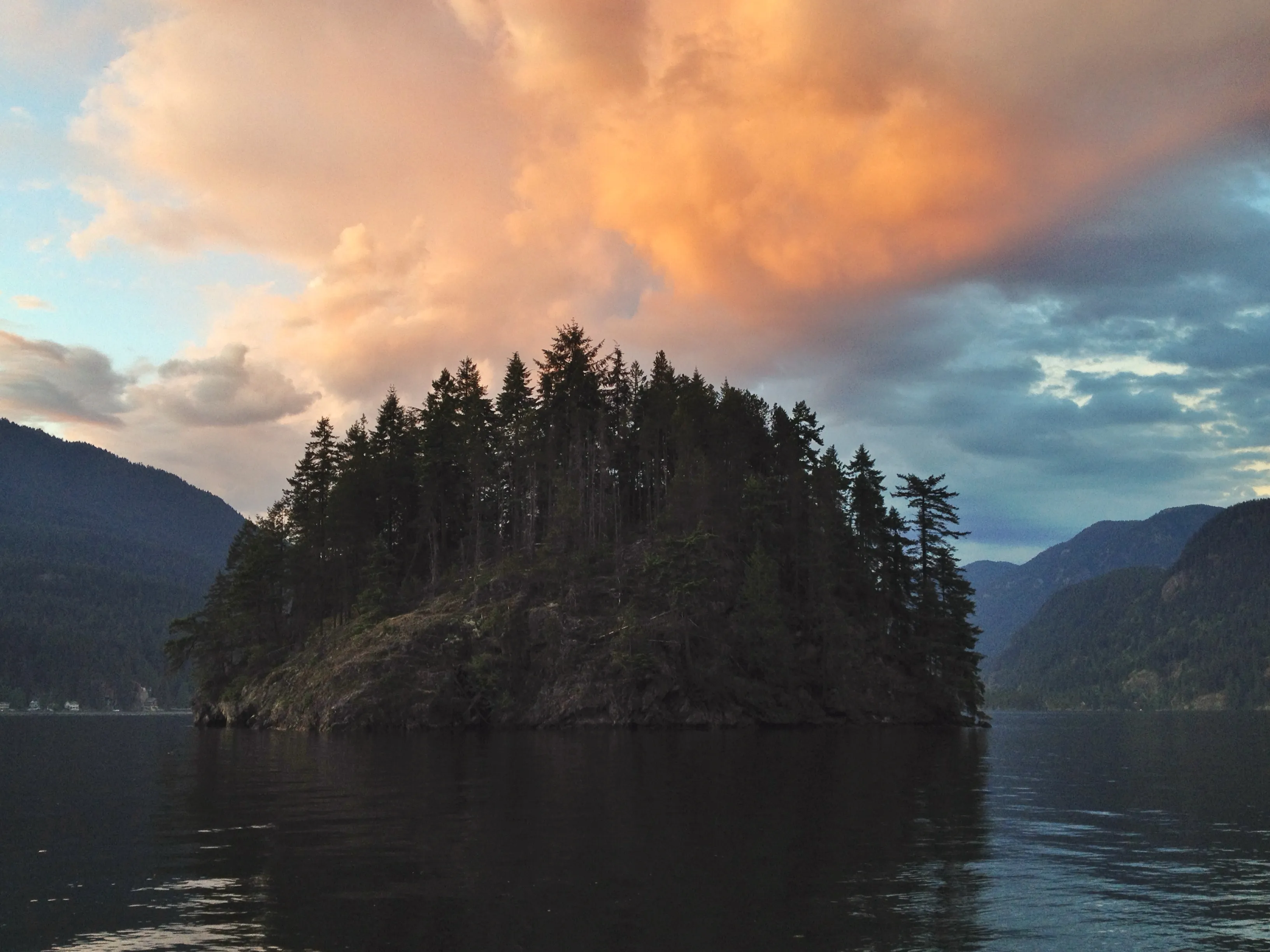 Hike the Jug Island Trail