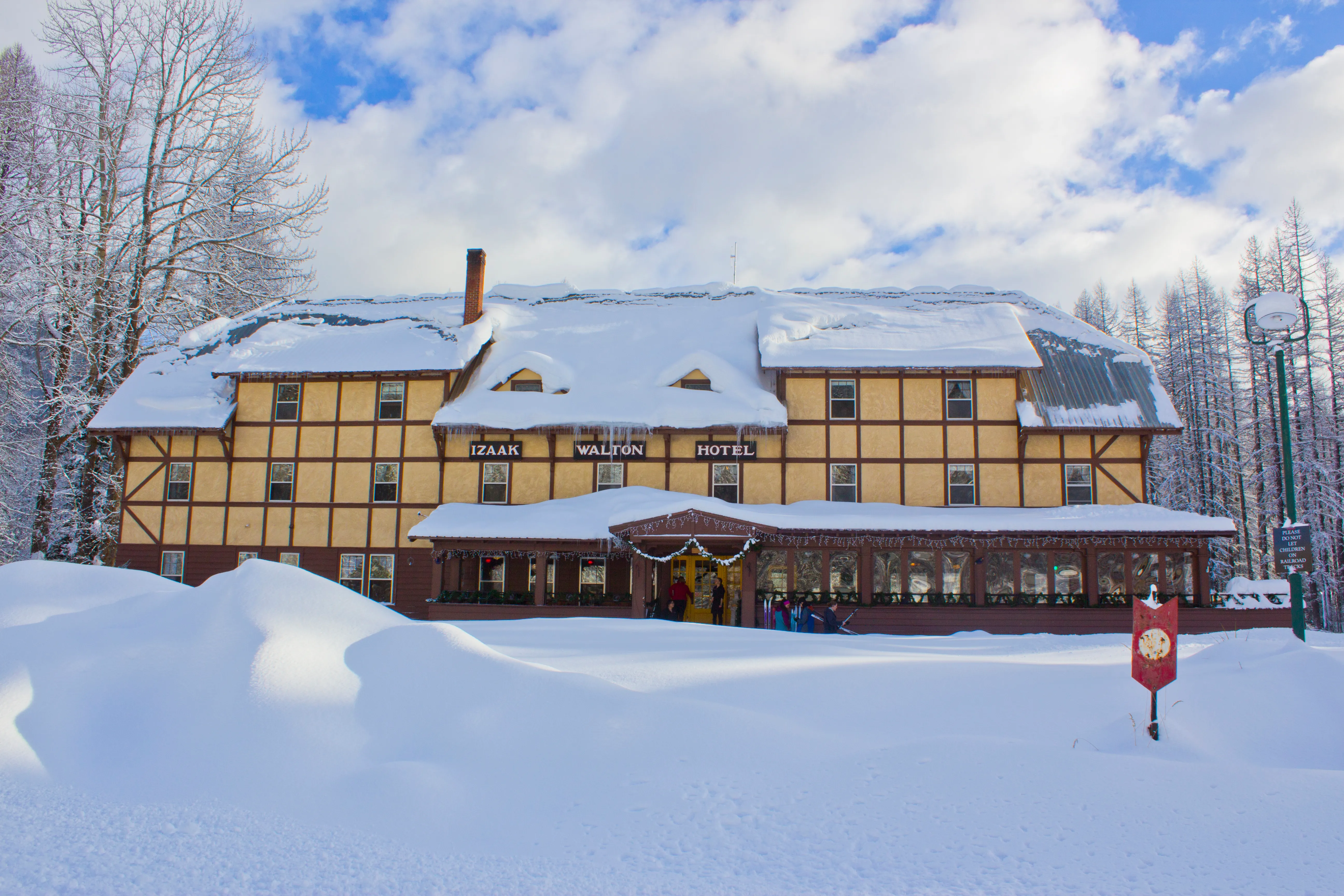 Cross Country Ski at Izaak Walton Inn