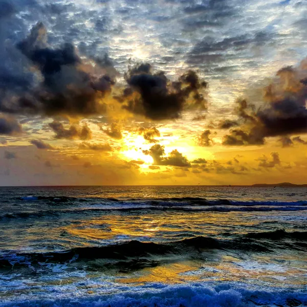 Explore Playa la Pared