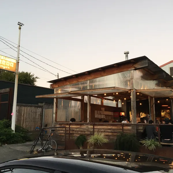 The 16 Best Outdoor Adventure Burger Stops in Washington
