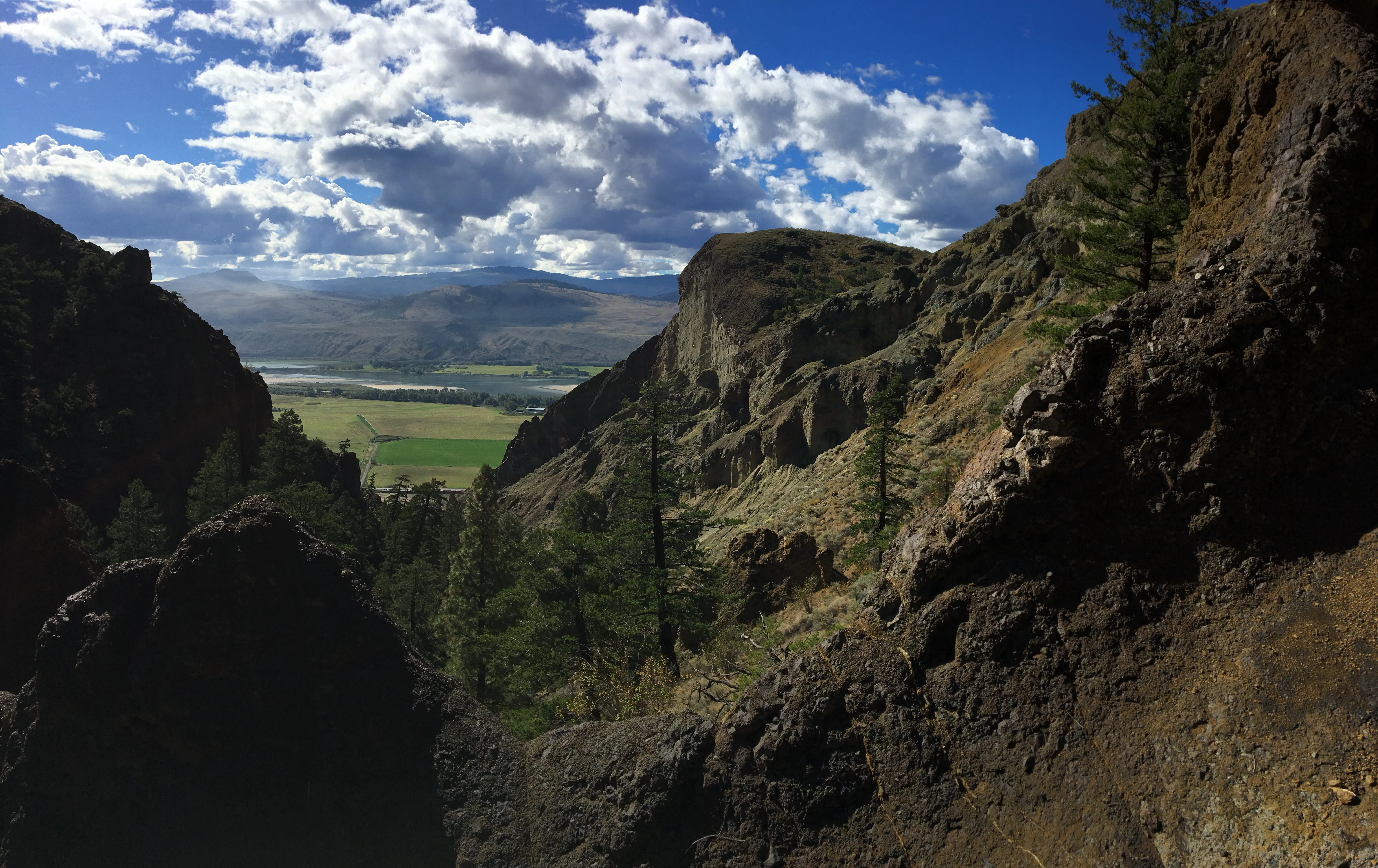 Hike Cinnamon Ridge in Lac du Bois Grasslands Park