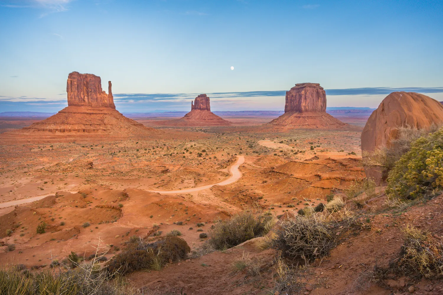 Drive Monument Valley's Scenic Loop