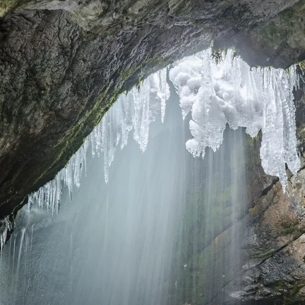 How to Ditch the Crowds at Donut Falls
