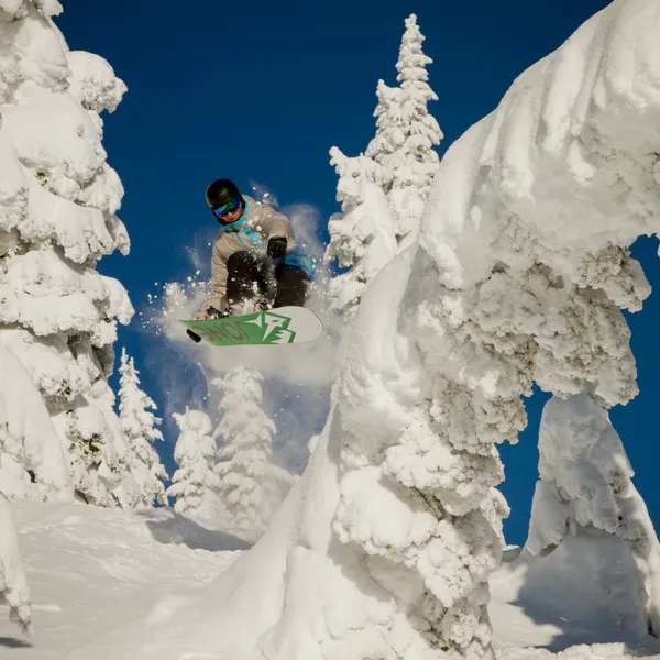 20 Adventures for Your 2017 Skiing and Snowboarding Bucket List