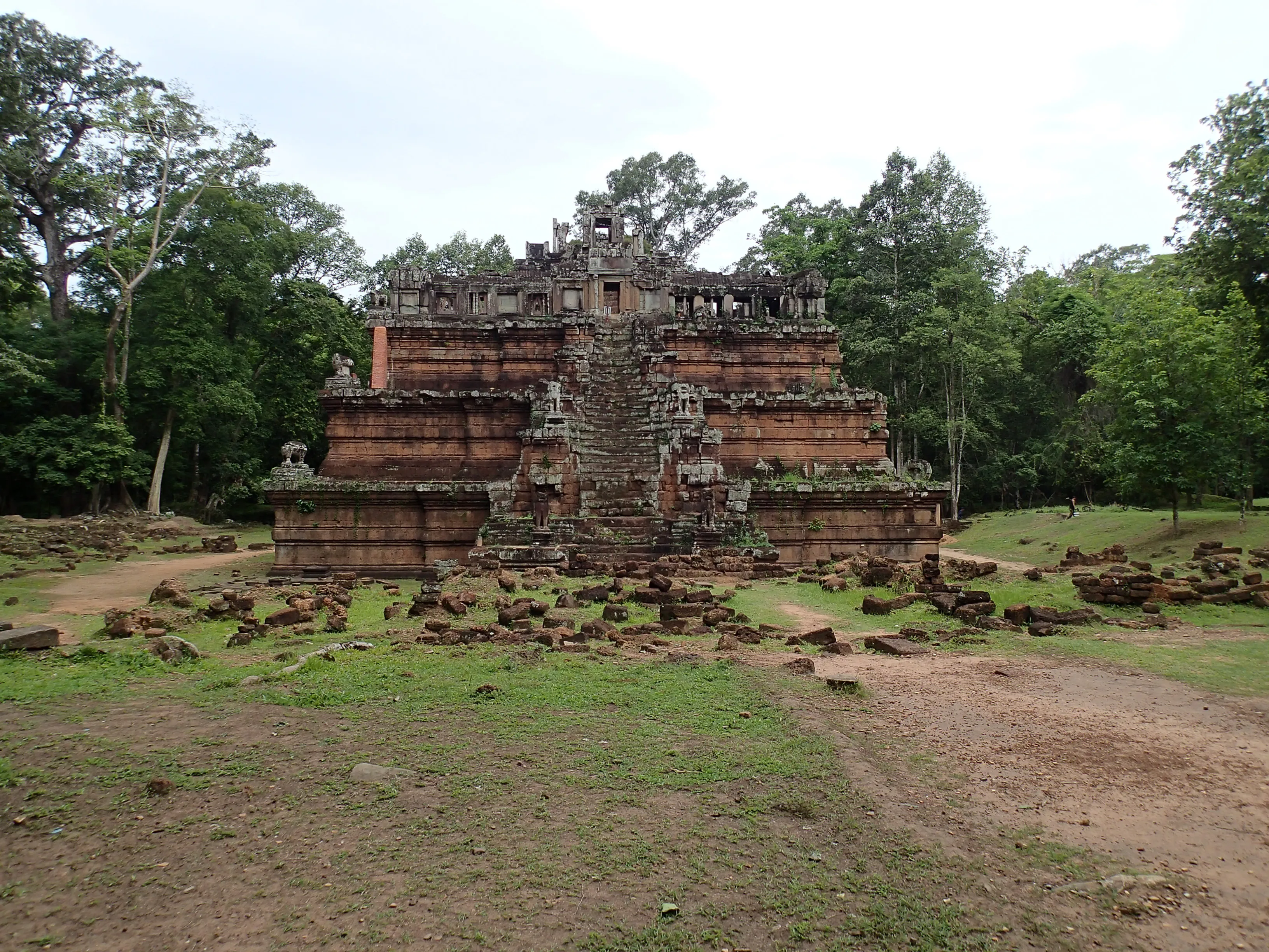 Explore Phimeanakas Temple