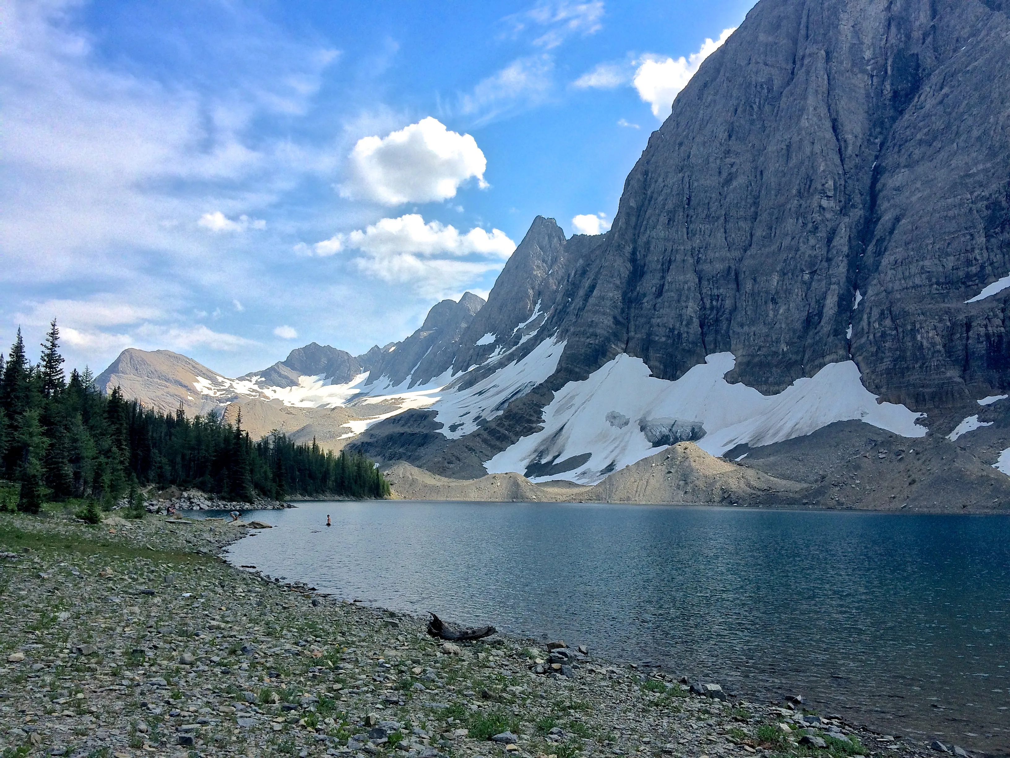 Hike The Floe Lake Trail 