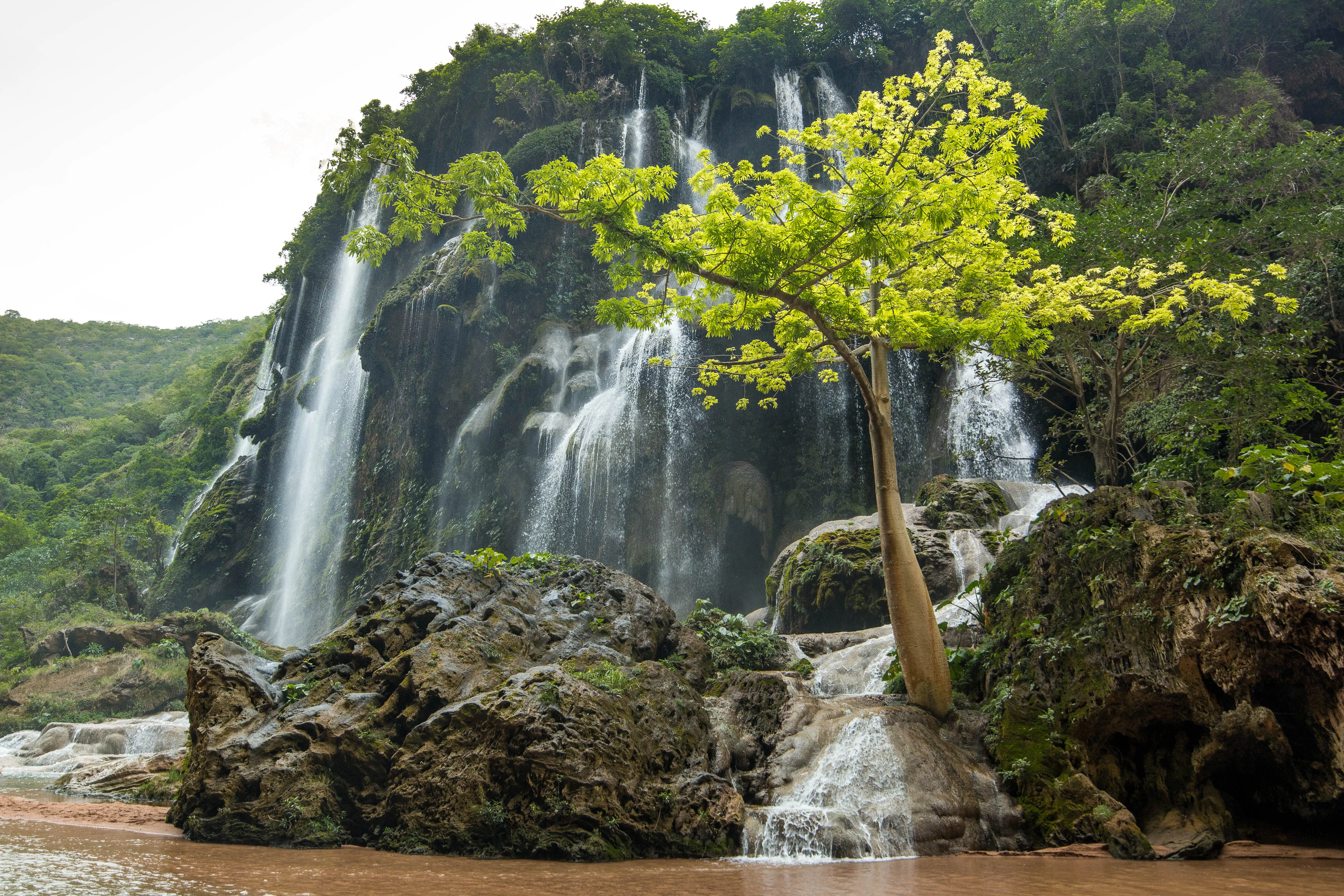 Explore El Aguacero
