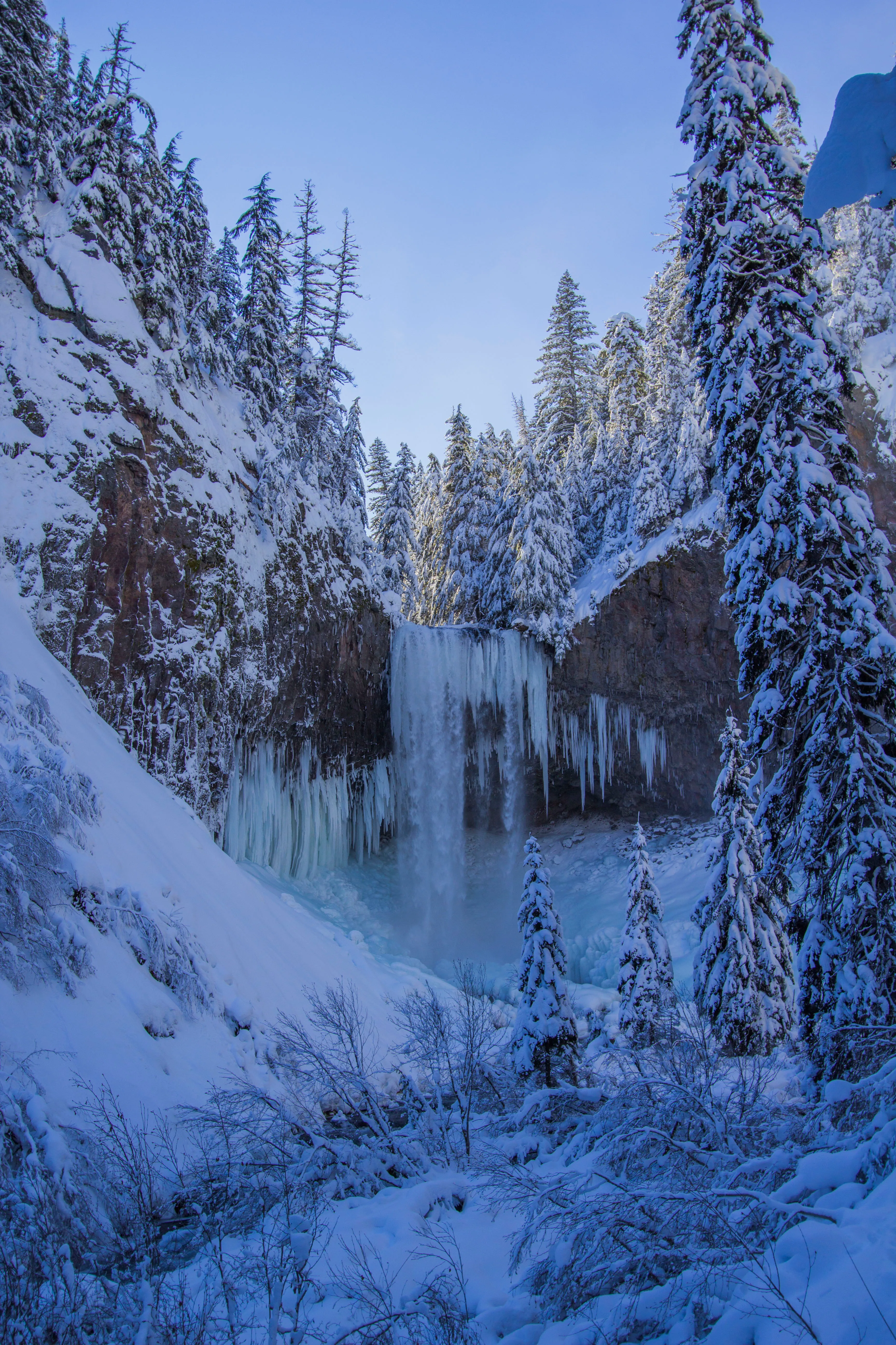 Snowshoe to Tamanawas Falls