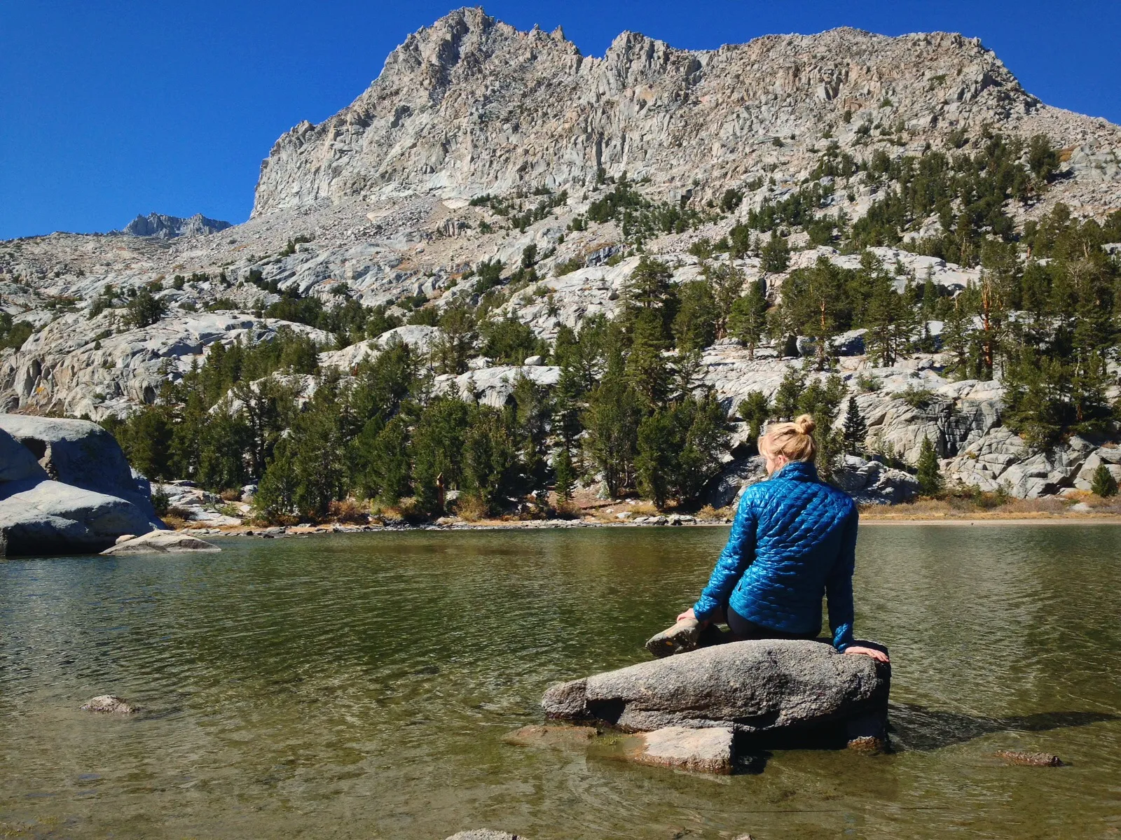 Hike to Emerald Lakes 