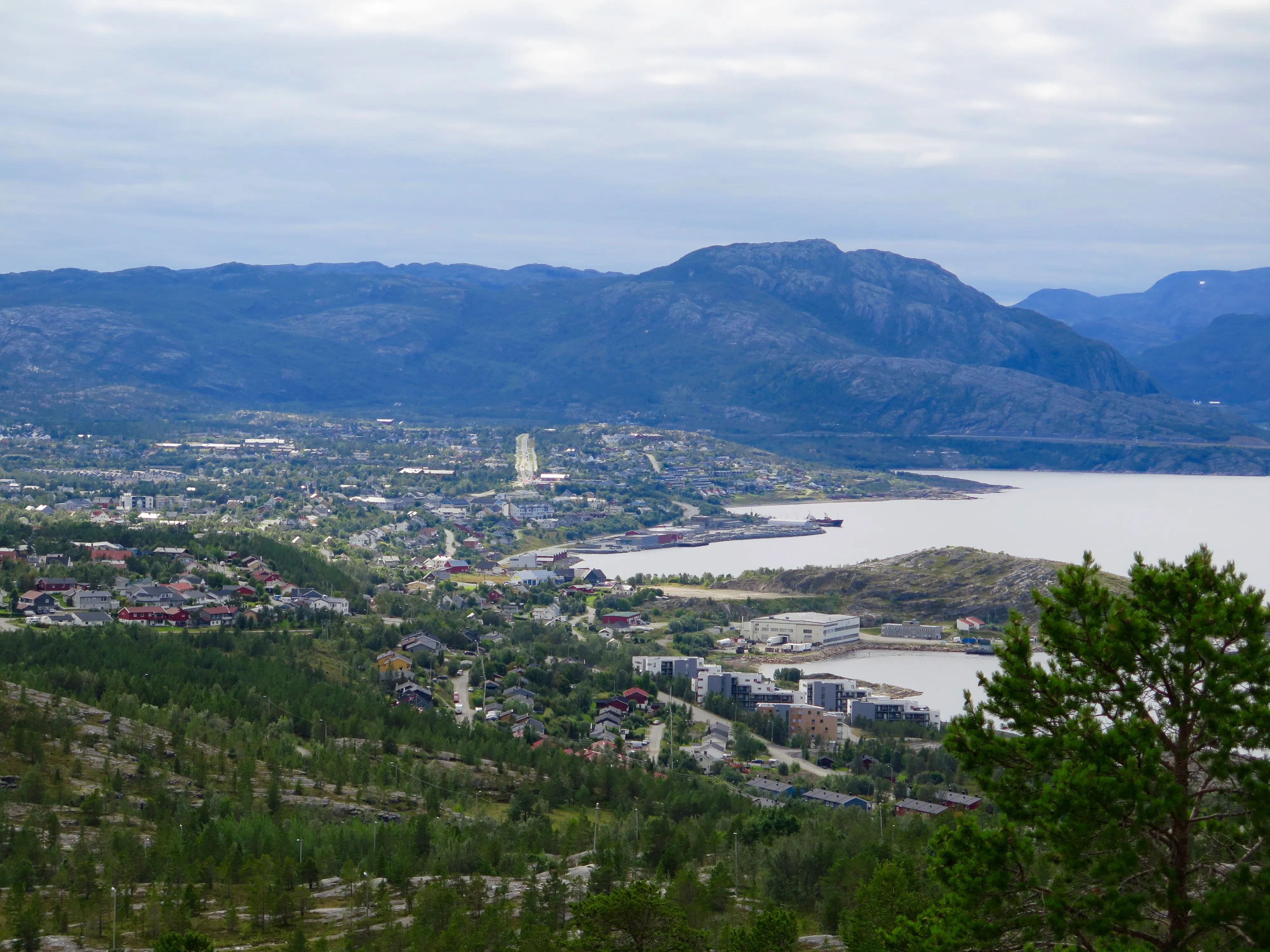 Hike Komsa Mountain