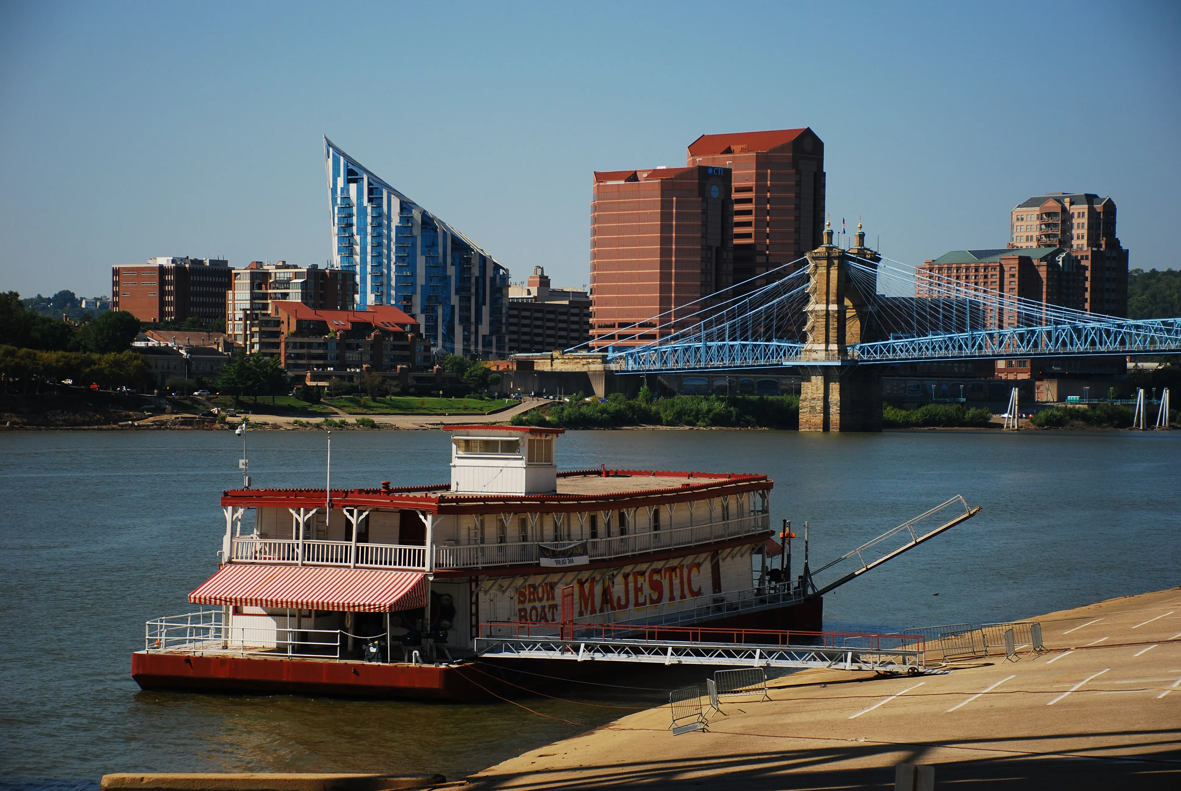 Walk around Smale Riverfront and Sawyer Point Parks